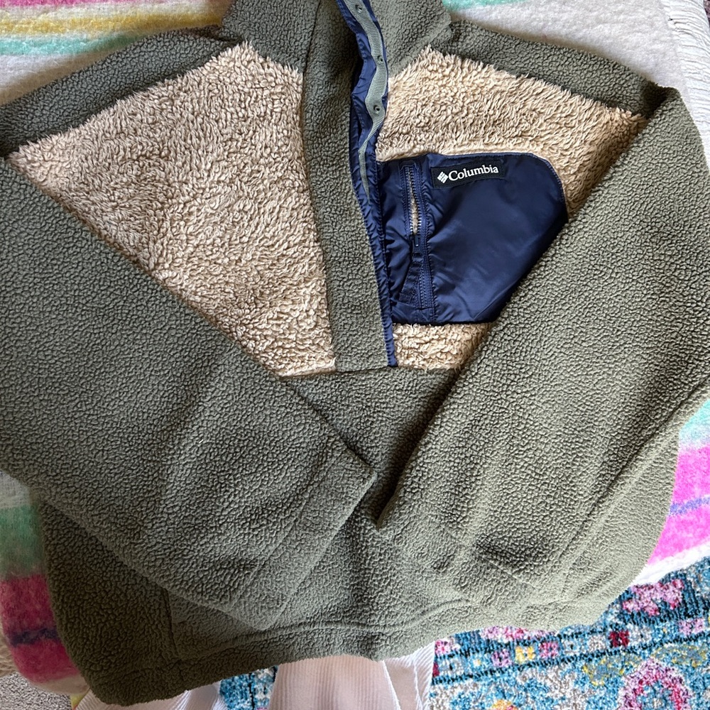 Columbia Green and Beige Fleece Jacket